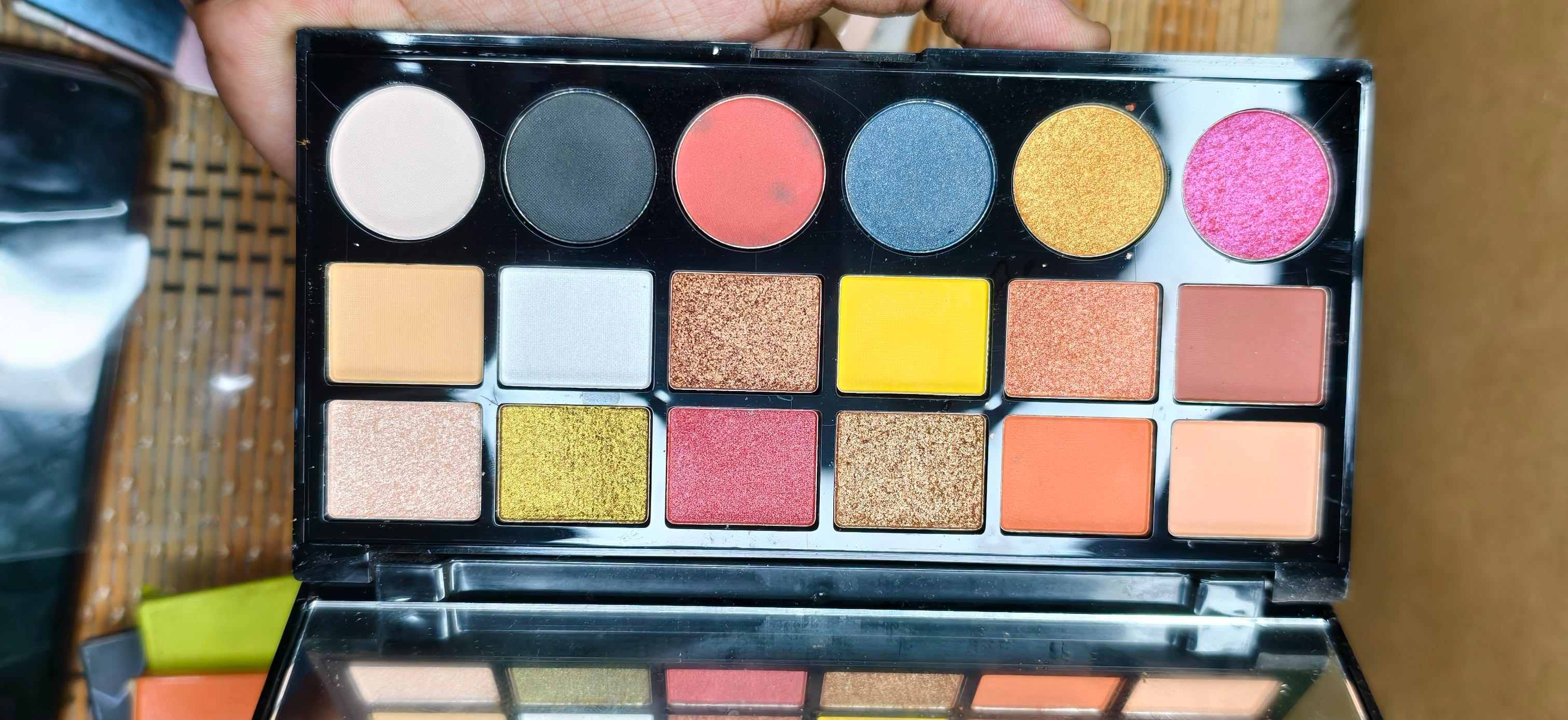 Kleancolor  Eyeshadow Palette 18 color -I love you