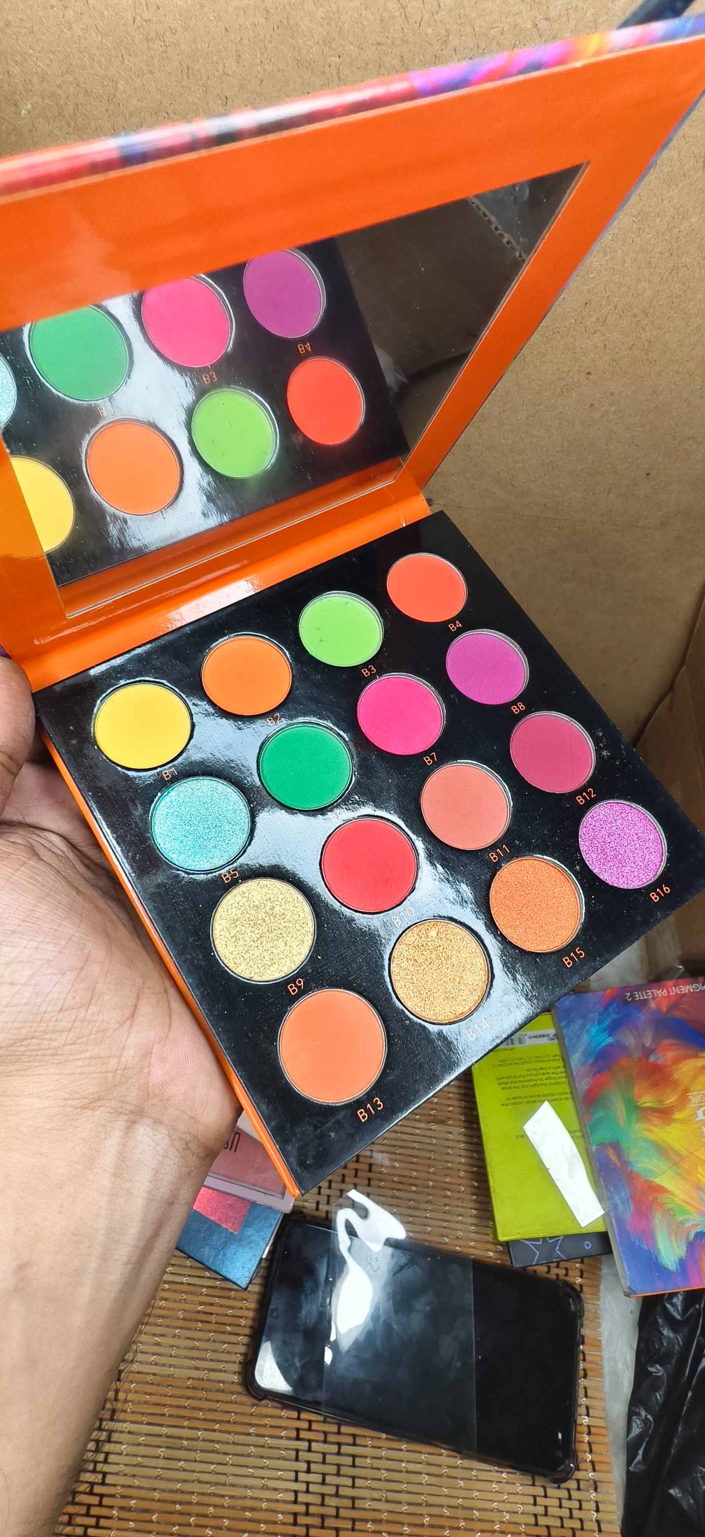 OUTDOOR GIRL-PRO PIGMENT PALETTE-2