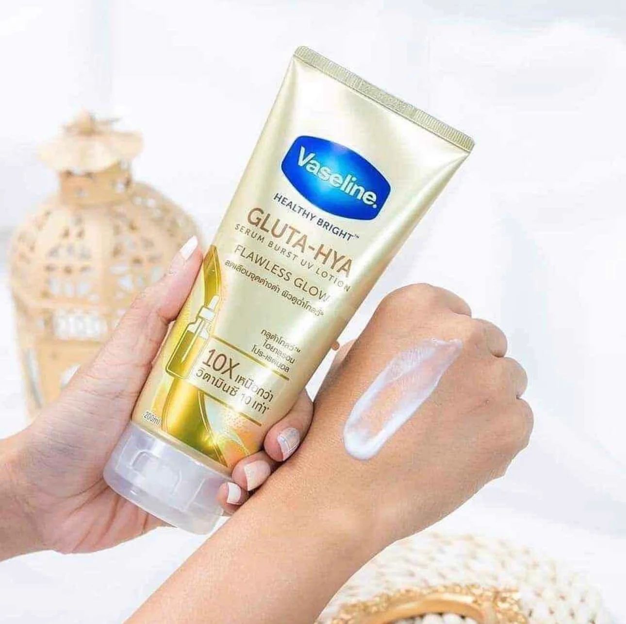 Vaseline Gluta Hya Flawless Glow Serum in Lotion – 300ml (Y)