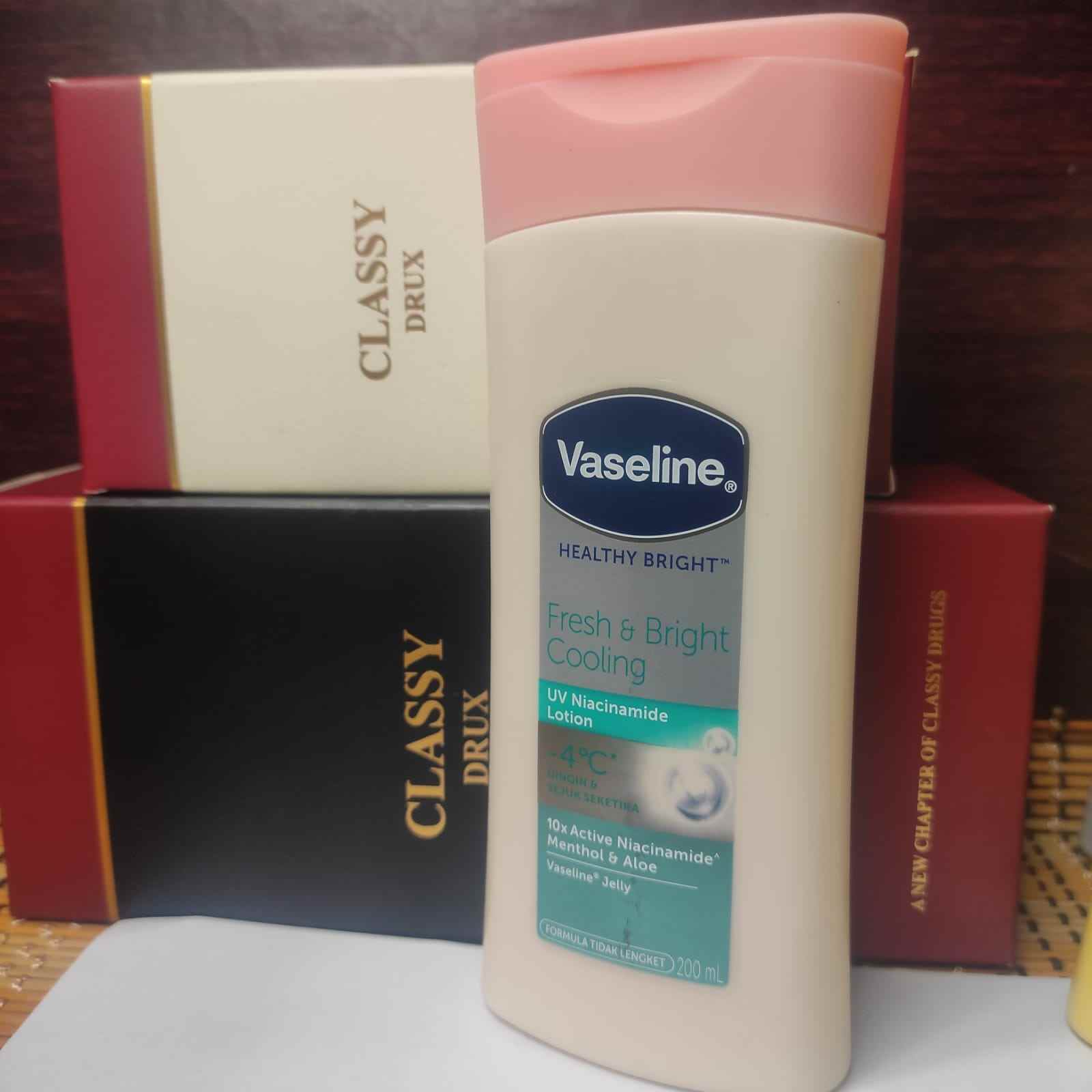 Vaseline Fresh & bright cooling body lotion 200ml -Indonesia