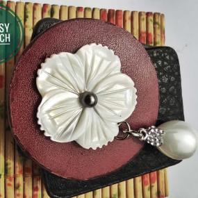 Classy brooch - Pearl