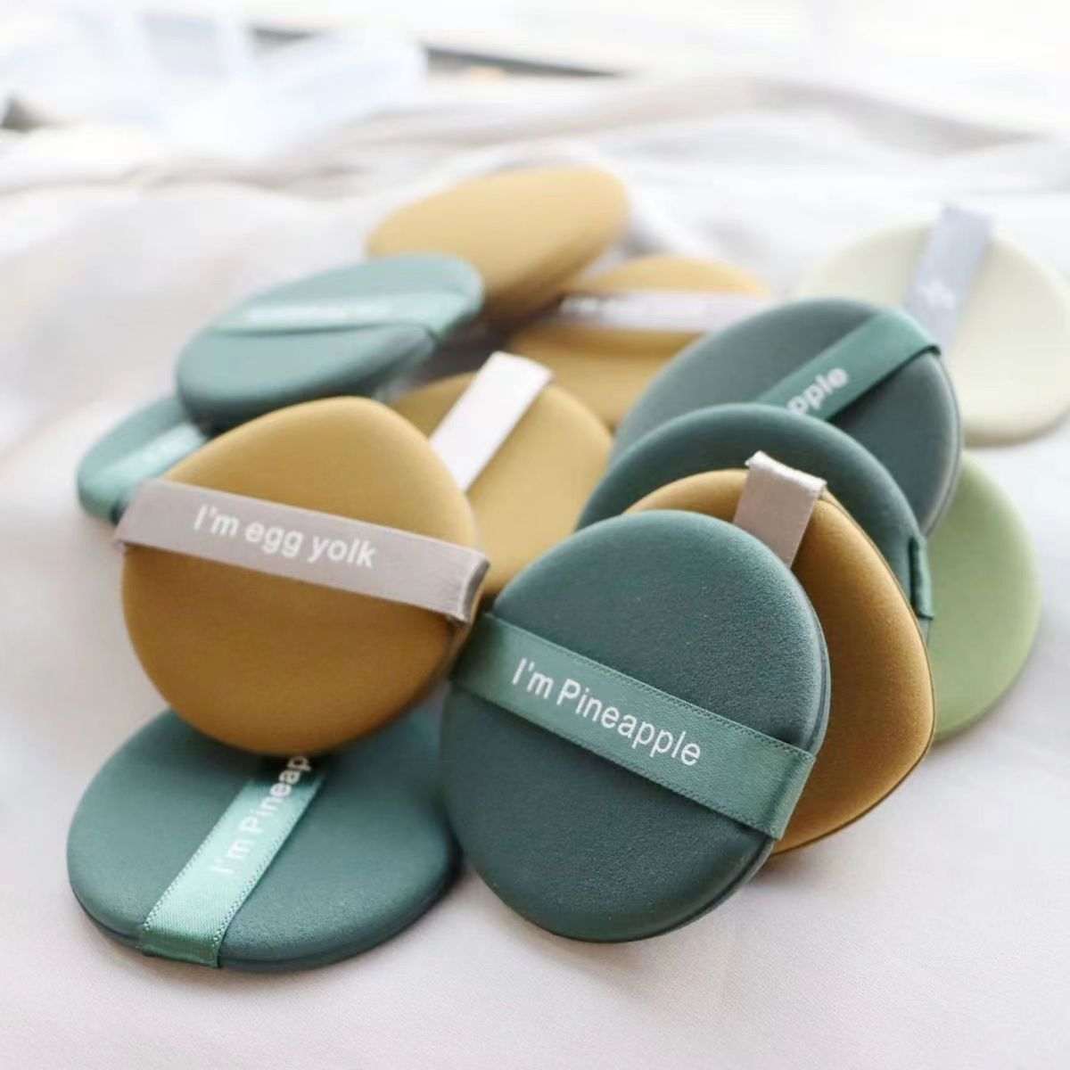 High Quality Reusable Makeup Powder Puff - Random Color/shape (J)