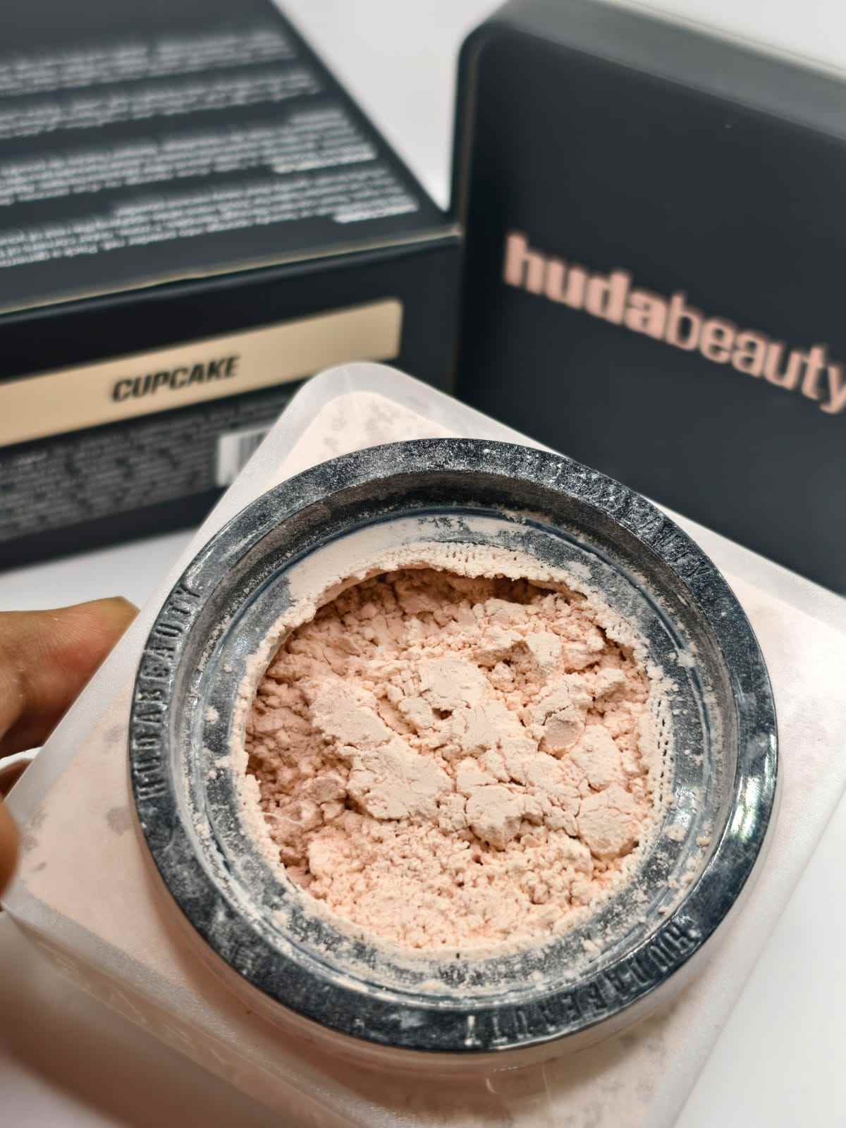 Huda Beauty Easy Bake Loose Baking & Setting Powder (pair up) -Cupcake
