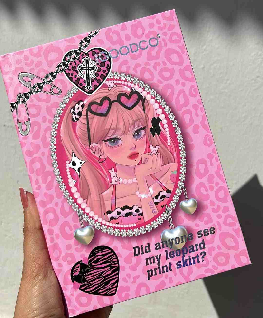 IGOODCO fashion 4 In 1 Makeup Book Palette Highlighter + blusher + eyeshadow + eyebrow +compact +contour