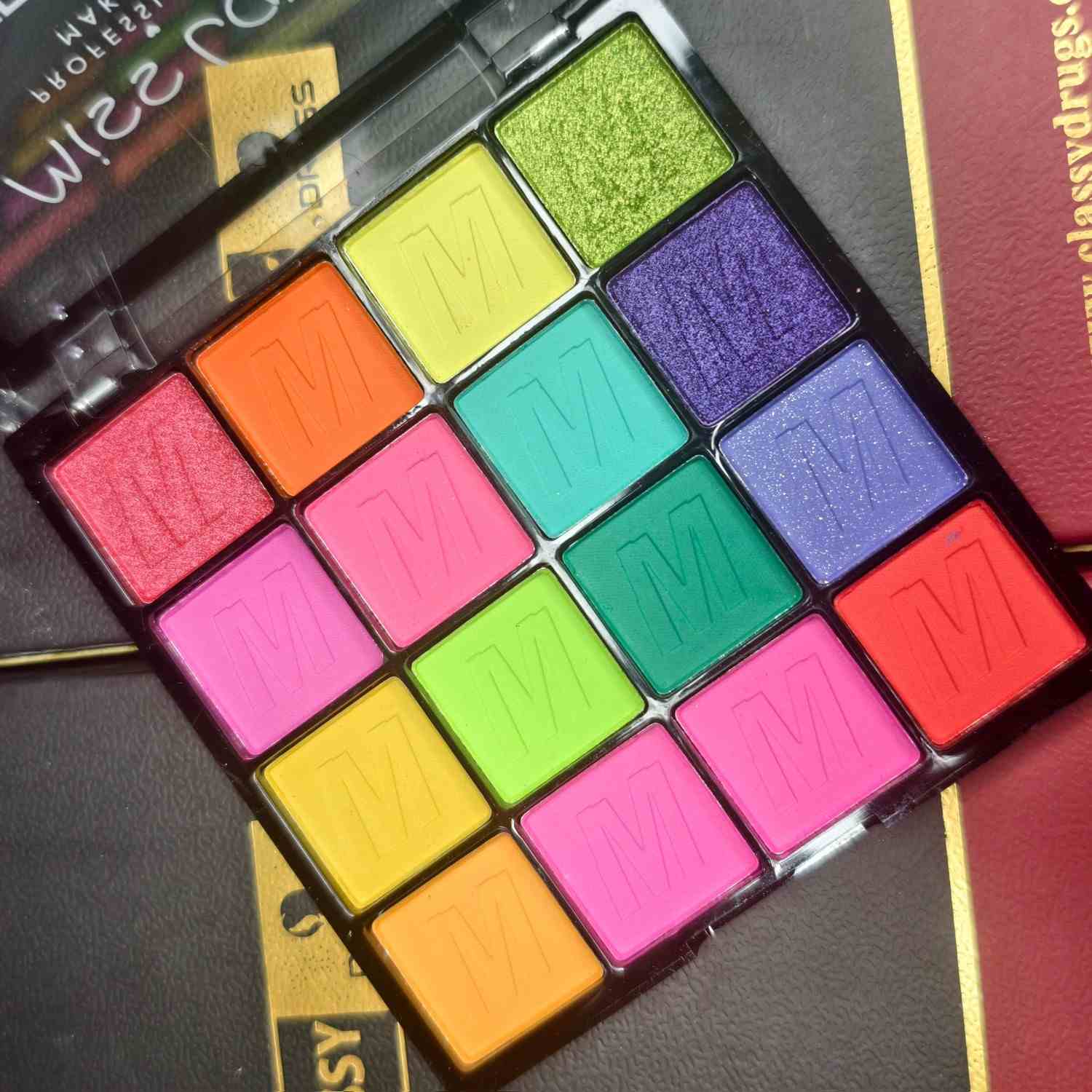 Miss Lara 16 Color Eyeshadow Palette-Colorful