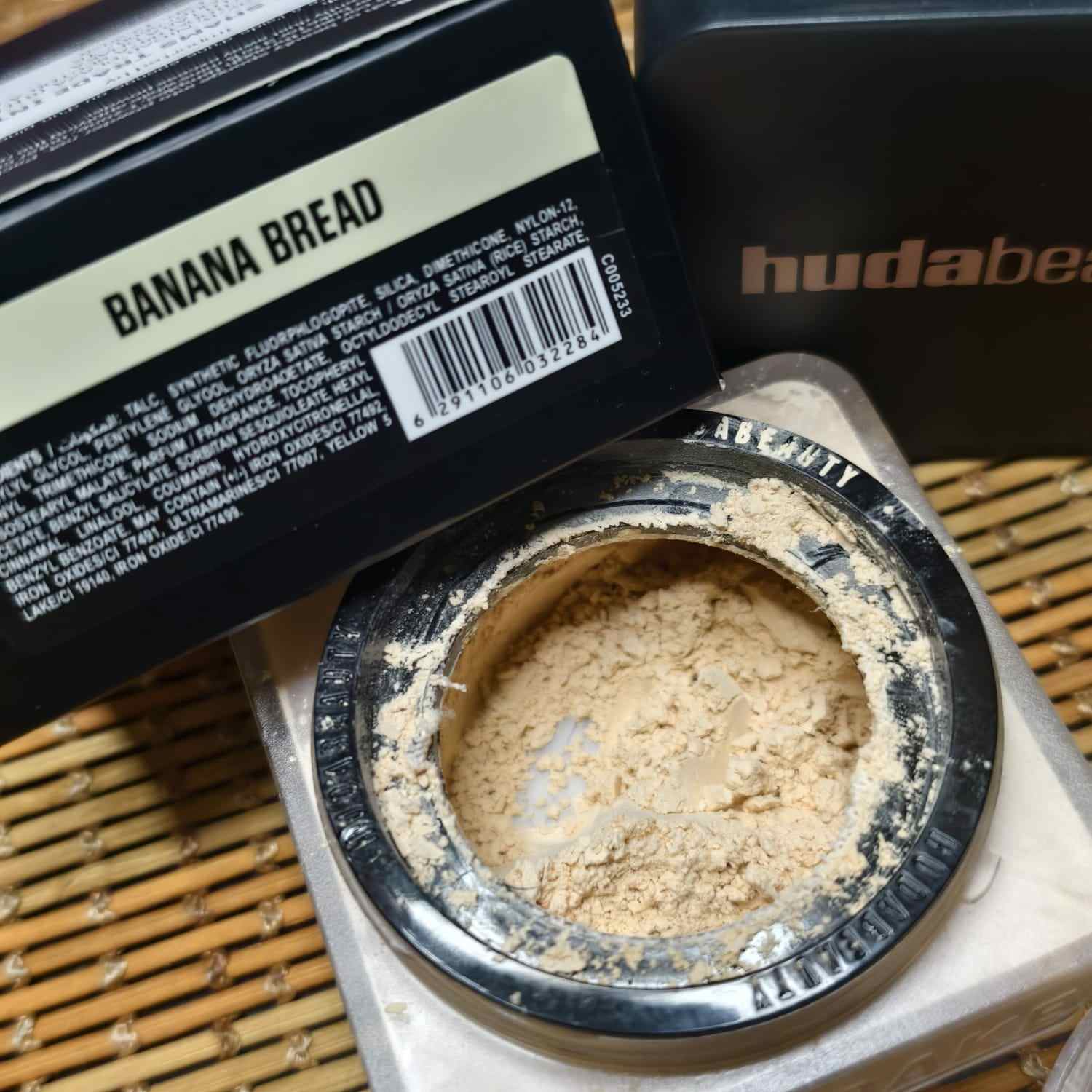 Huda Beauty Easy Bake Loose Baking & Setting Powder (pair up) -Banana Bread